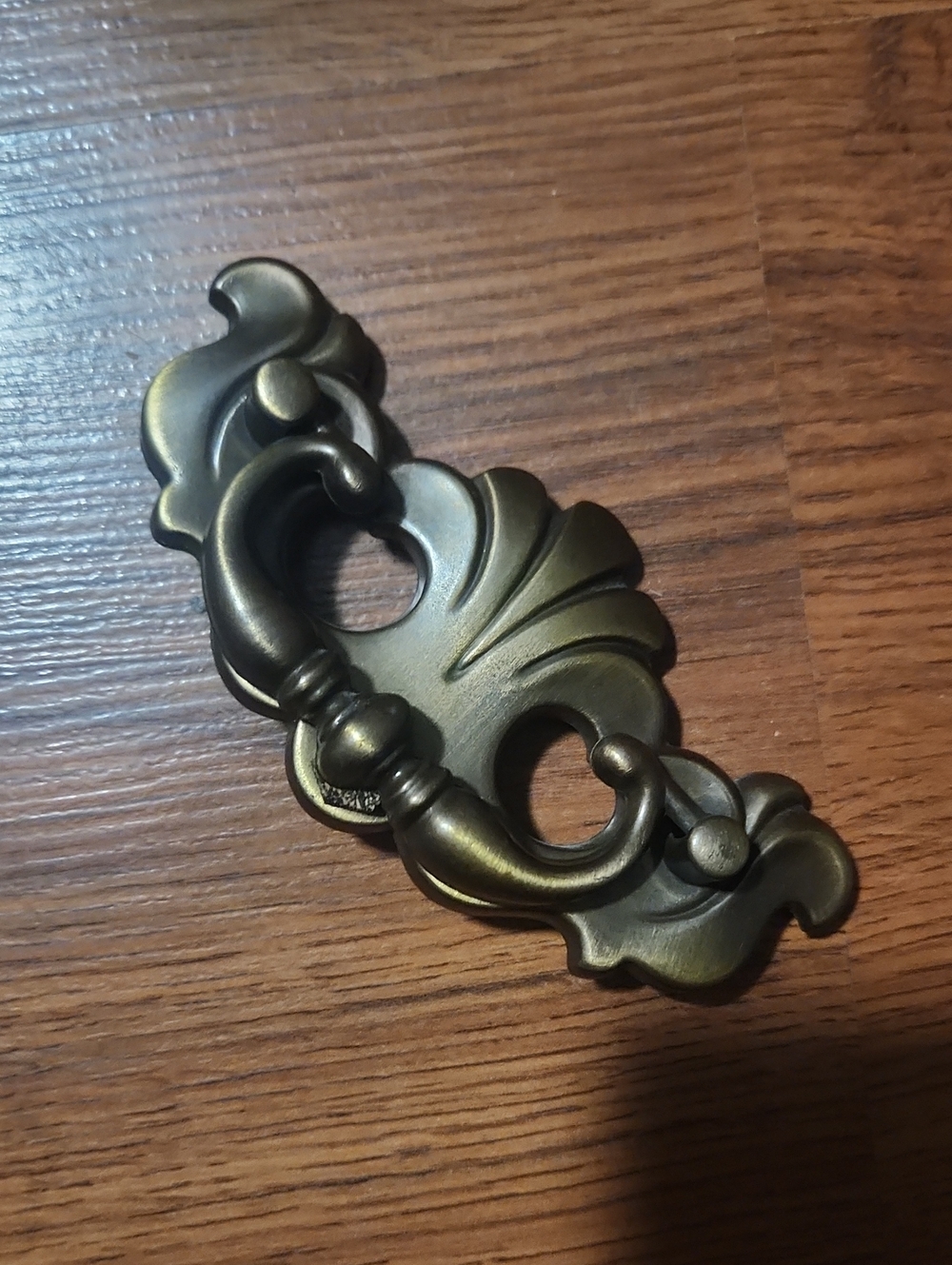Antique-Style Brass Finish W Drawer Handle - Brass Color